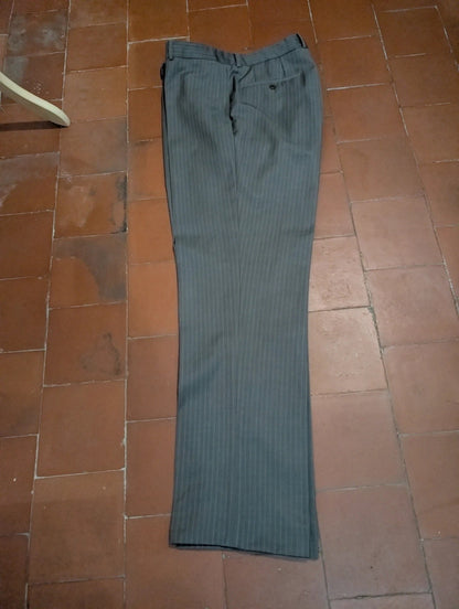 Élégant costume pinstripe en laine