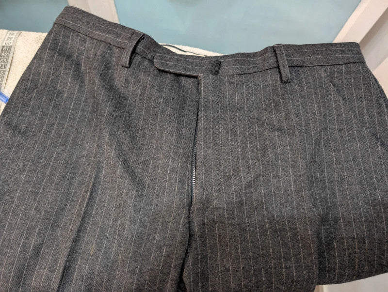 Exceptionnel costume pinstripe en laine