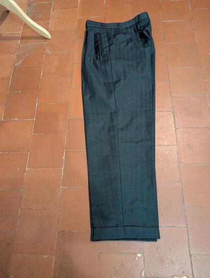 Redoutable costume croisé gris en laine