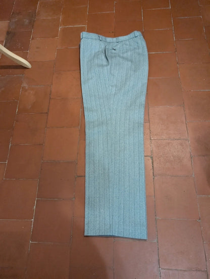 Légendaire costume gris en flanelle de laine
