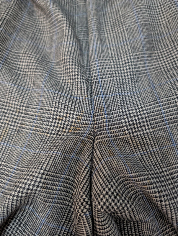 Élégant costume gris en flanelle lourde