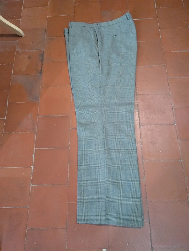 Sympathique costume 3 piece en prince de galles