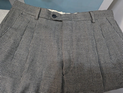 Exceptionnel costume gris en pied de poule