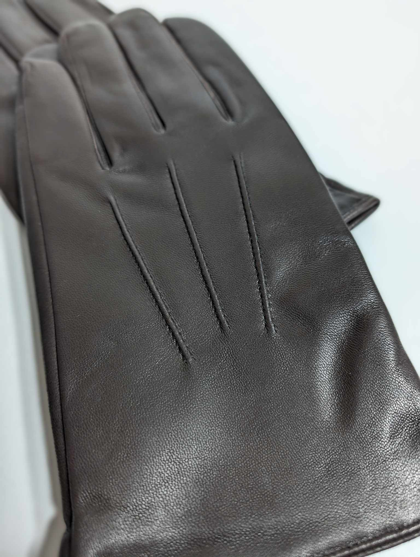 Brauner Lederhandschuh