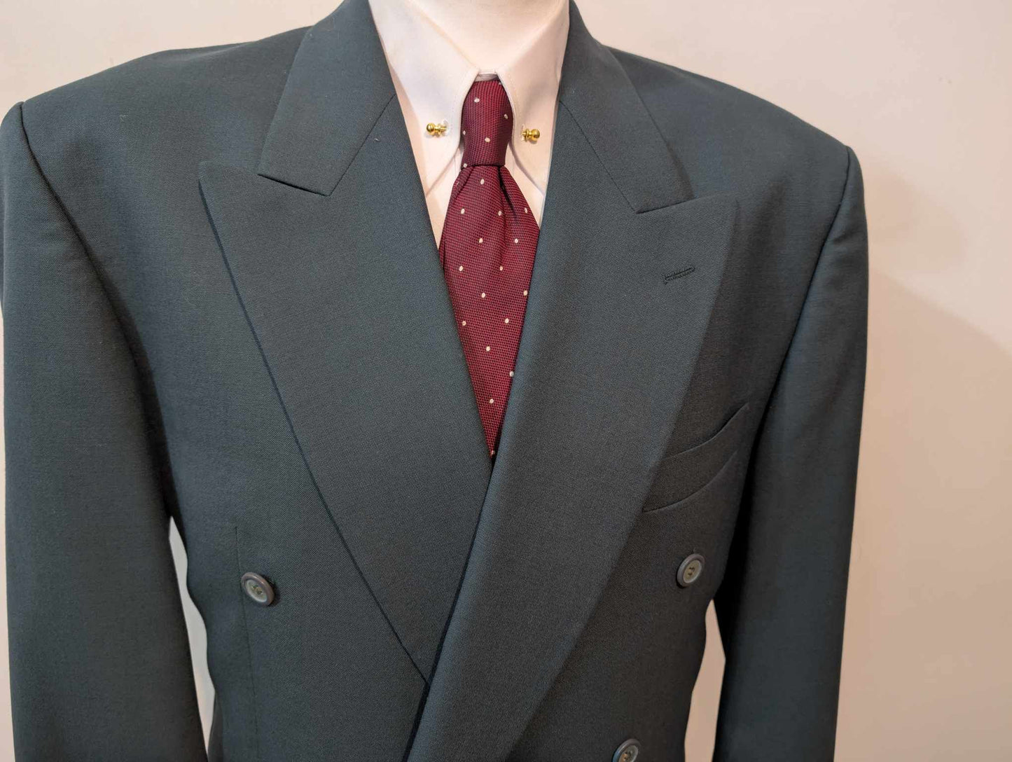 Original costume croisé de couleurs bleu vert en laine froide