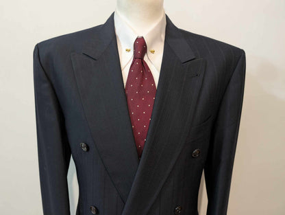 Gentil costume croisé bleu marine en laine