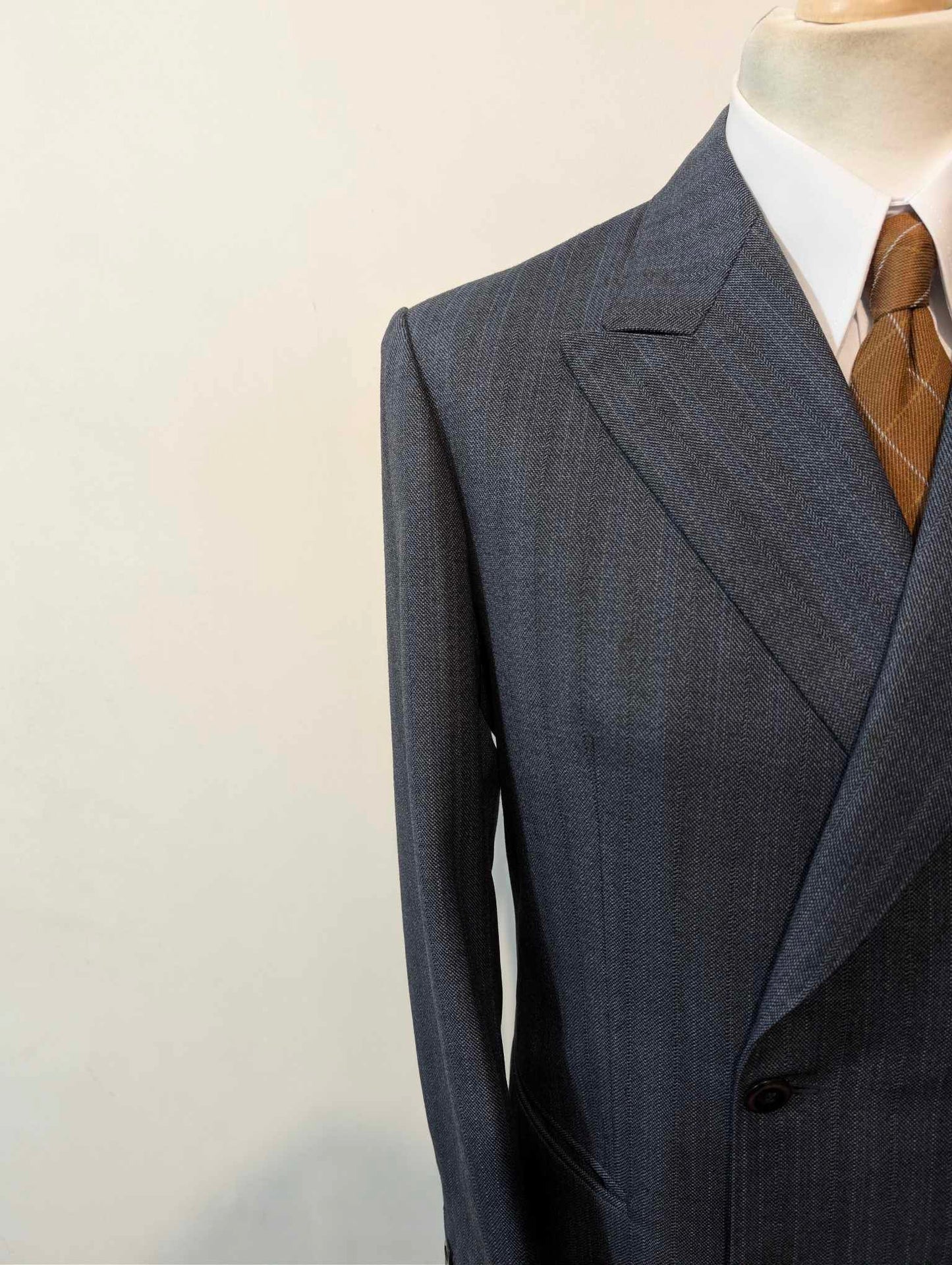 Prächtiger, zweireihiger, gestreifter Wollanzug