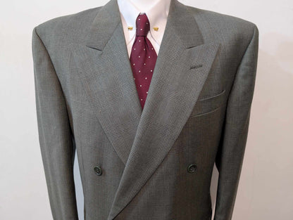 Élégant costume croisé de couleurs gris vert en prince de Galles