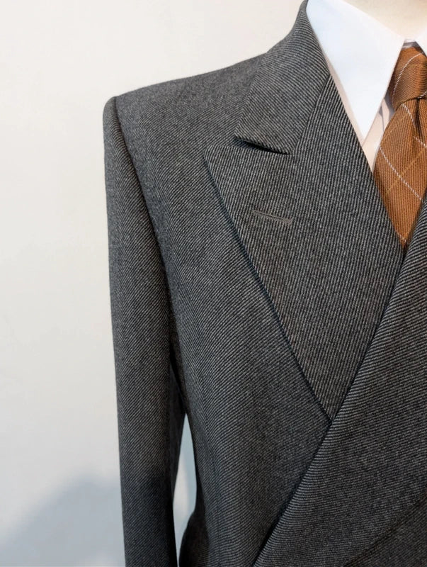 Schöner grauer Zweireihermantel aus Wolle