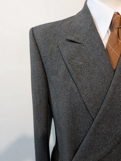 Schöner grauer Zweireihermantel aus Wolle