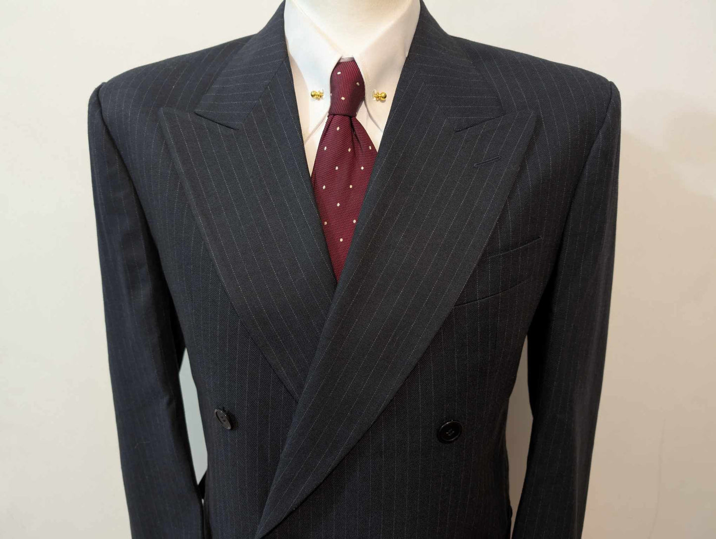 Légendaire costume croisé pinstripe en laine