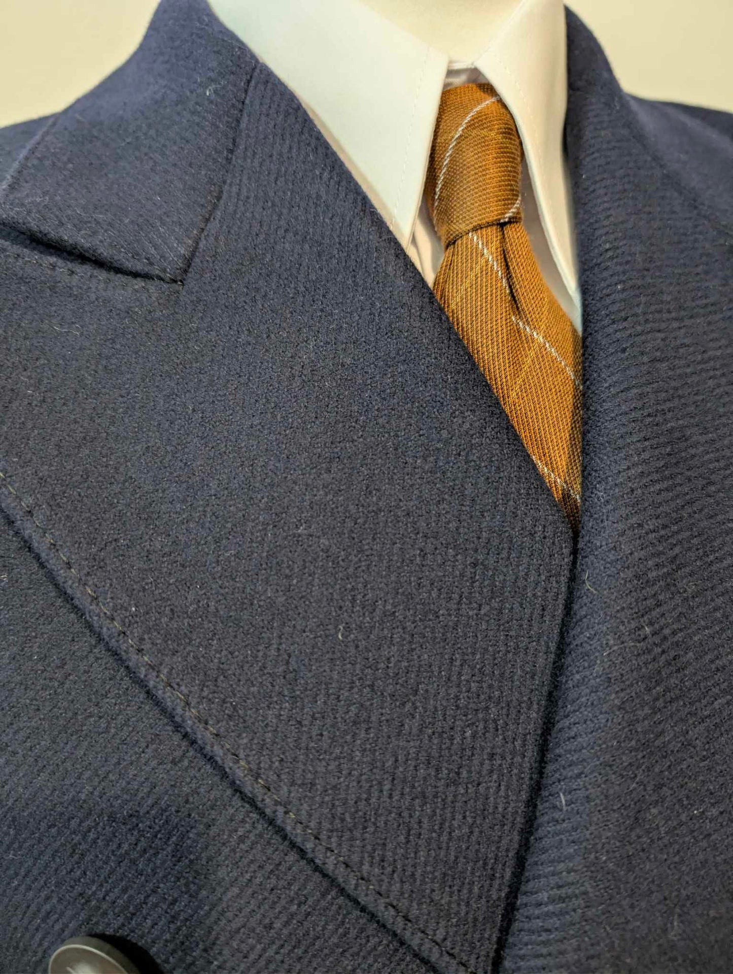 Toller, zweireihiger, marineblauer Wollmantel