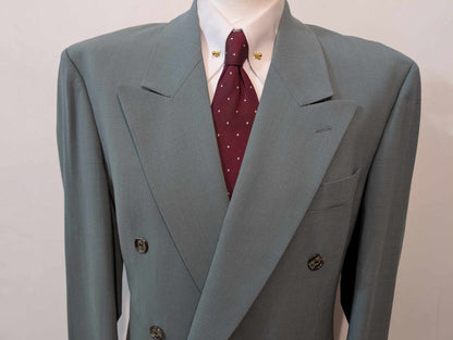 Élégant costume croisé de couleurs gris bleu en laine