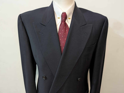 Redoutable costume croisé bleu marine en laine