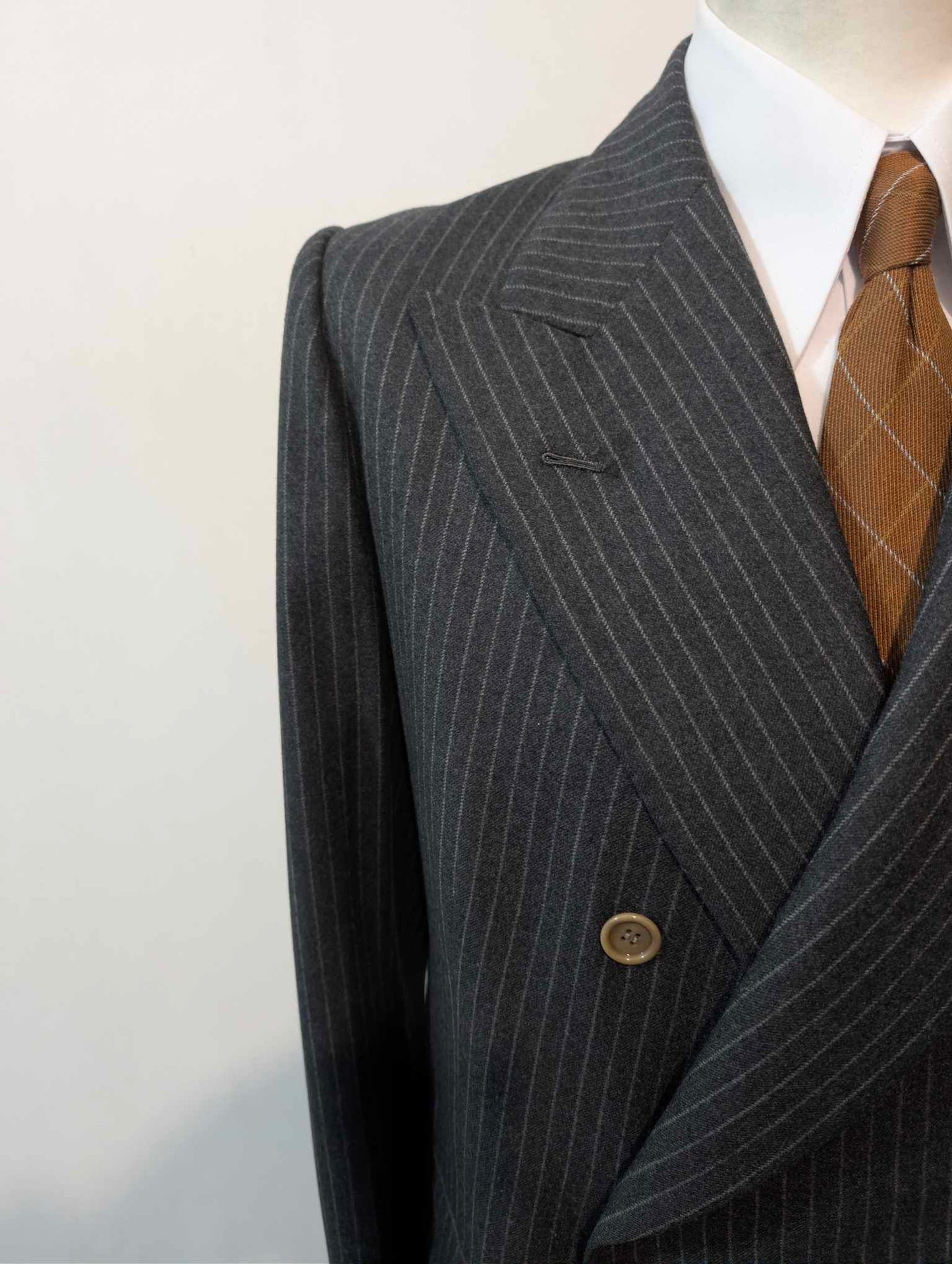 Legendärer zweireihiger Nadelstreifenanzug aus schwerem Flanell