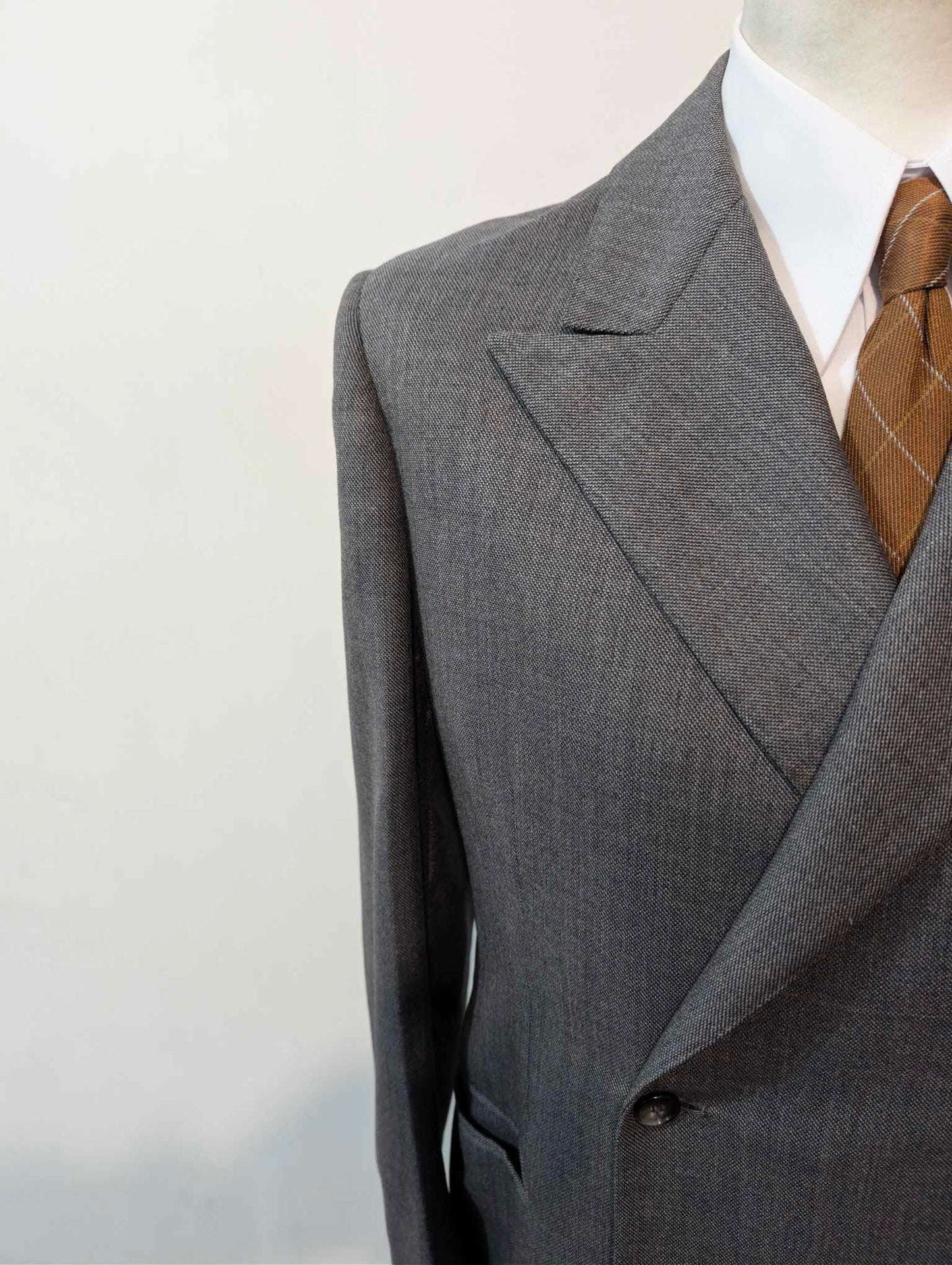 Außergewöhnlicher, zweireihiger grauer Wollanzug