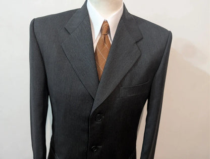 Klassischer grauer Wollanzug