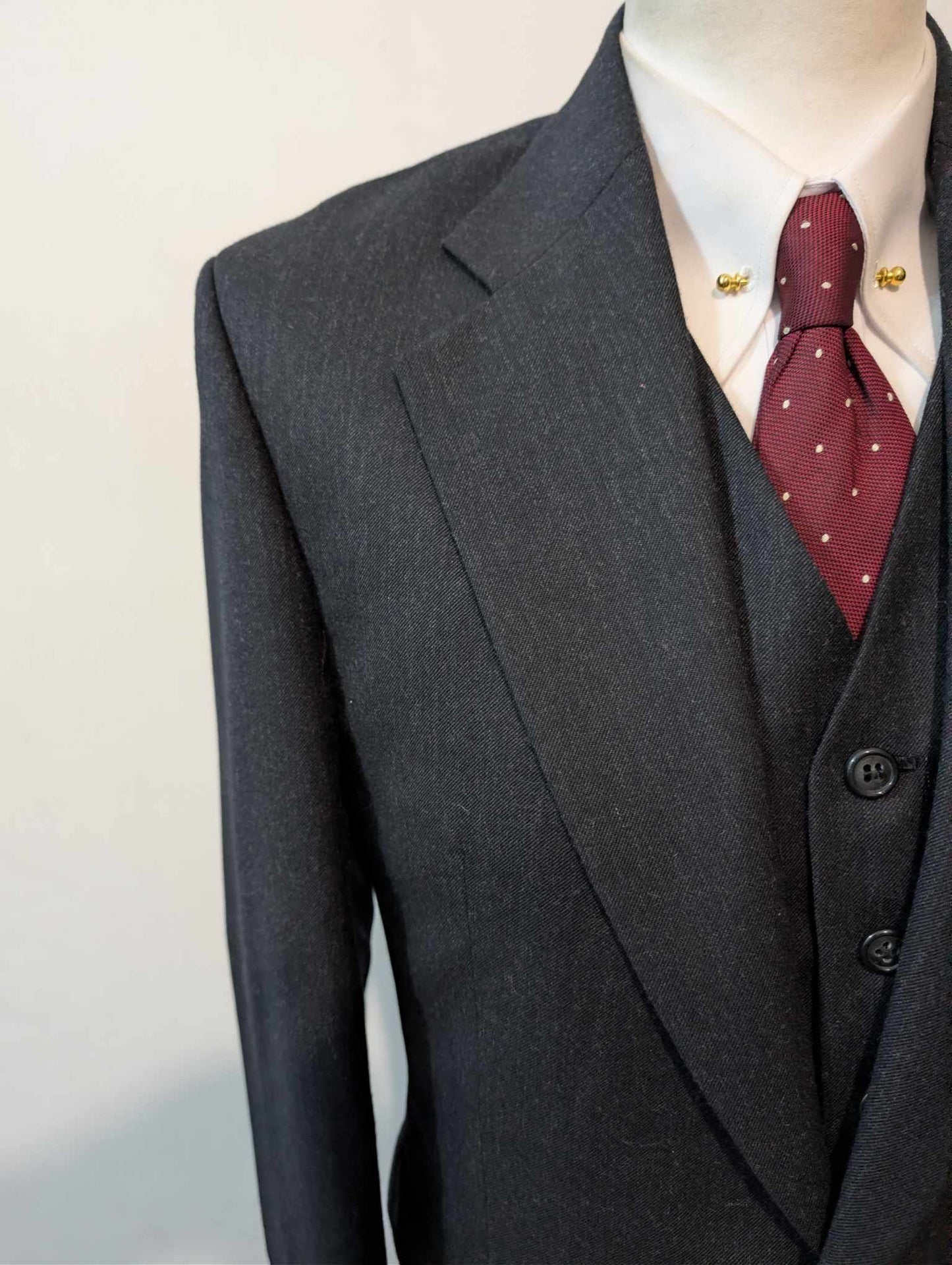 Majestueux costume 3 pièces gris en laine