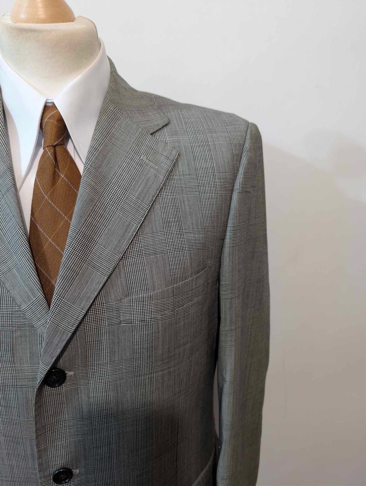 Classique costume de couleur gris en laine