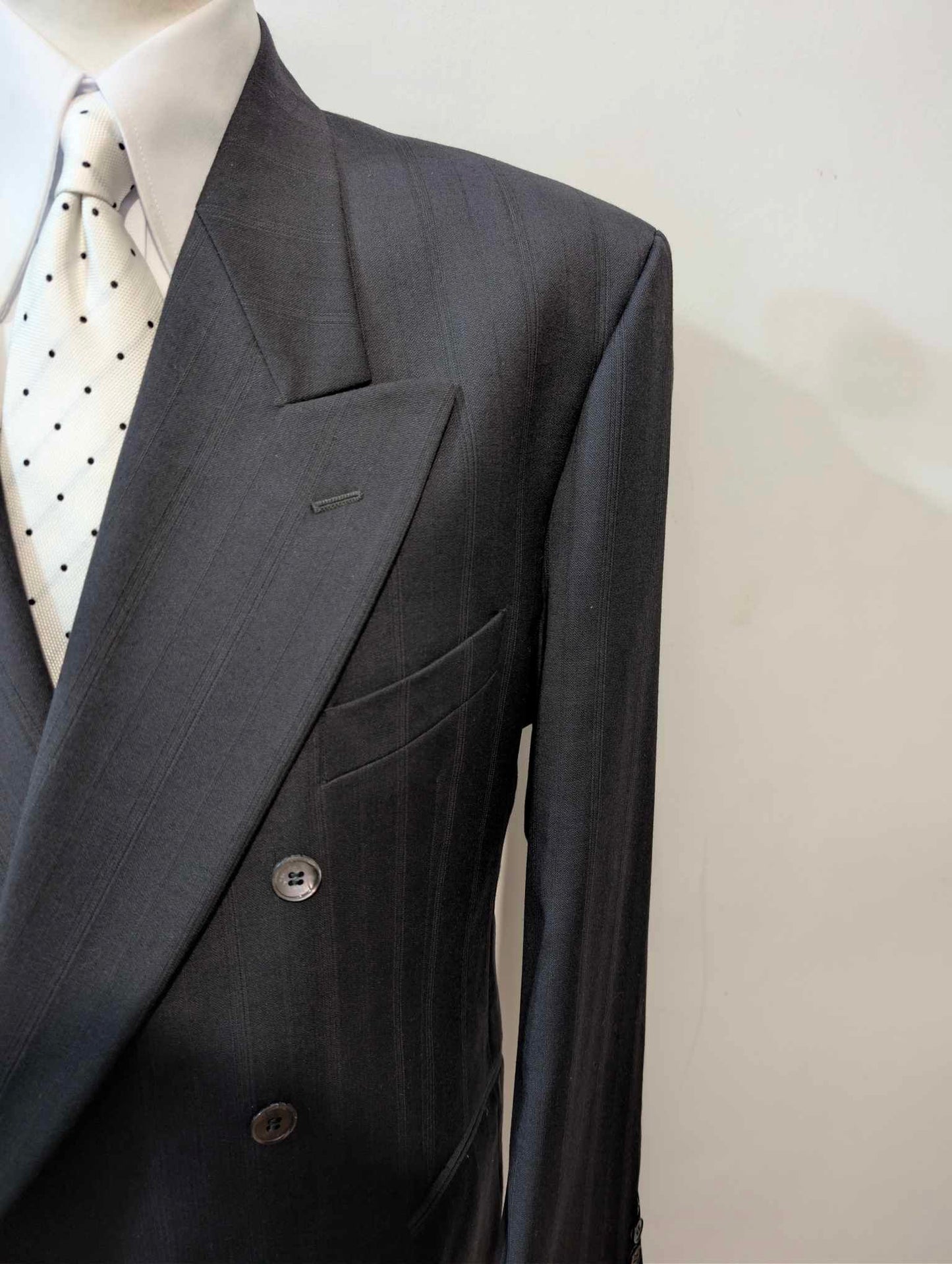 Extraordinaire costumes croisé gris en laine