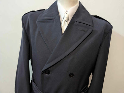 Prächtiger marineblauer Wollmantel