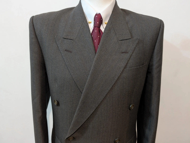 Extraordinaire costume croisé gris en laine.