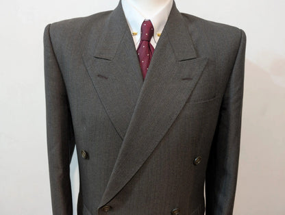 Extraordinaire costume croisé gris en laine.