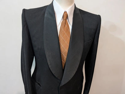 Prachtvoller, maßgeschneiderter Woll-Smoking