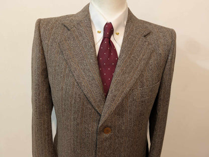 Splendide costume de couleur marron en tweed
