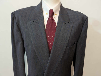 Ravissant costume croisé pinstripe en laine