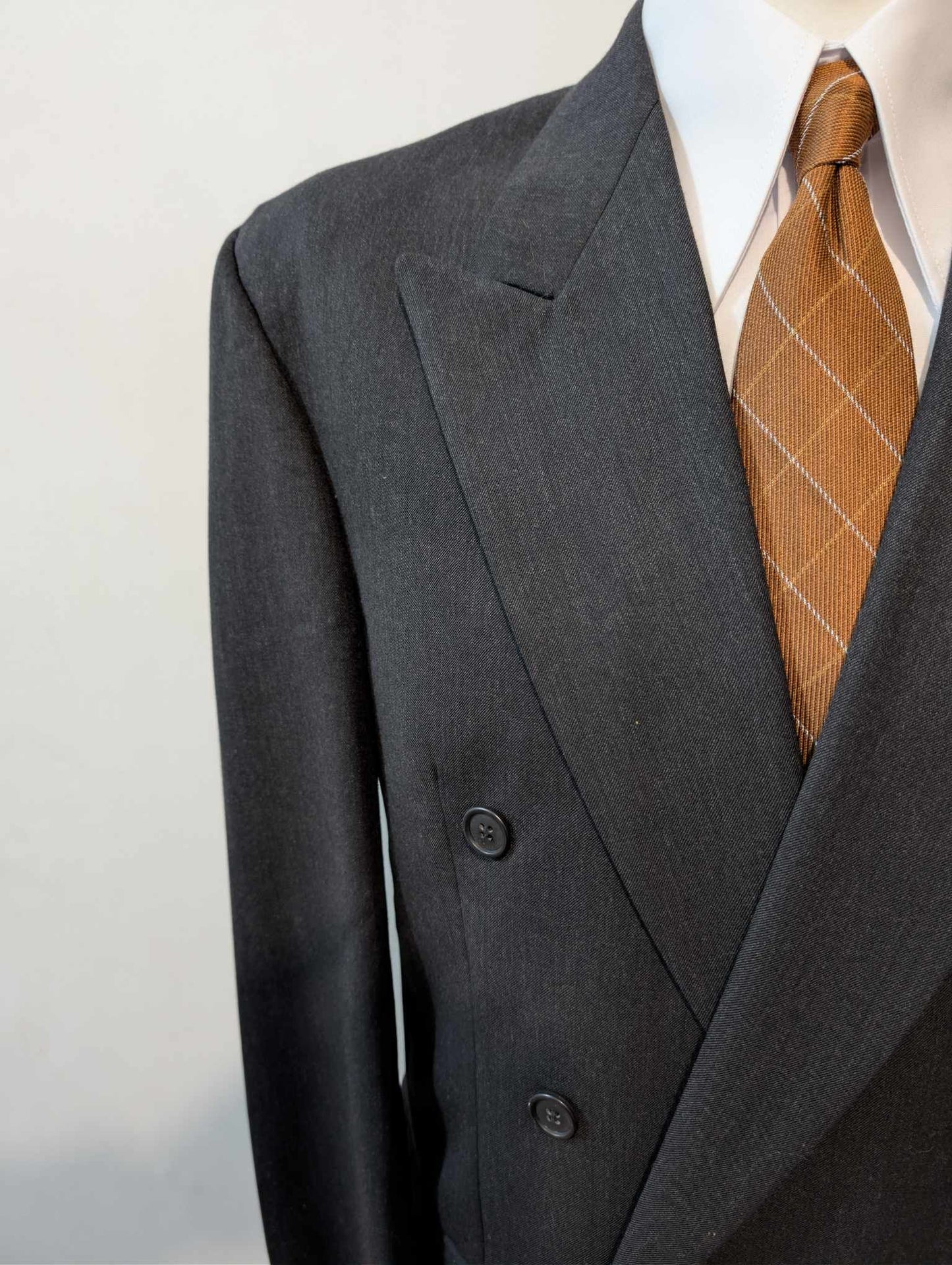 Magnifique costume croisé gris en laine