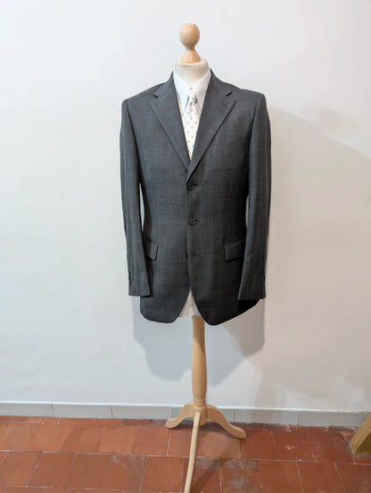 Schöner grauer Wollanzug