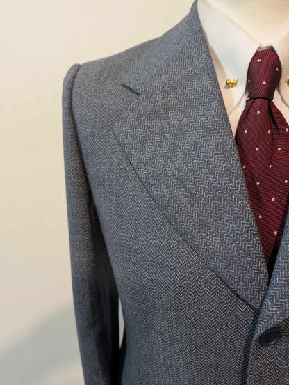 Gentille veste de couleur bleu à motif chevron en laine
