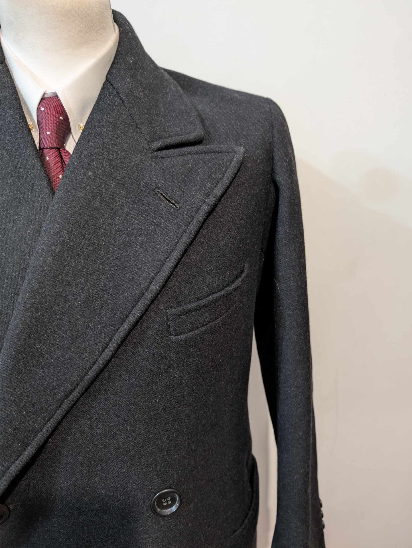 Merveilleux manteau croisé gris en laine