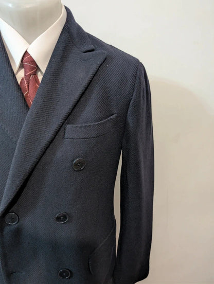 Kurzer, zweireihiger Wollmantel