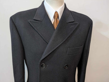 Original manteau croisé de couleur bleu marine nuit en laine