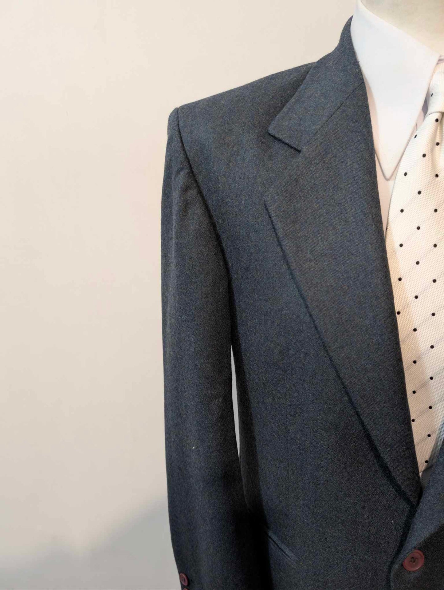 Wunderschöner blauer Anzug aus schwerem Flanell