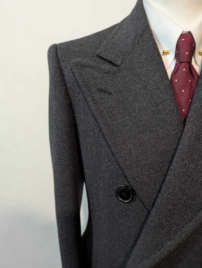 Fantastique manteau croisé de couleurs gris à motif chevron en tweed