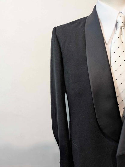 Eleganter Smoking aus schwerem Flanell