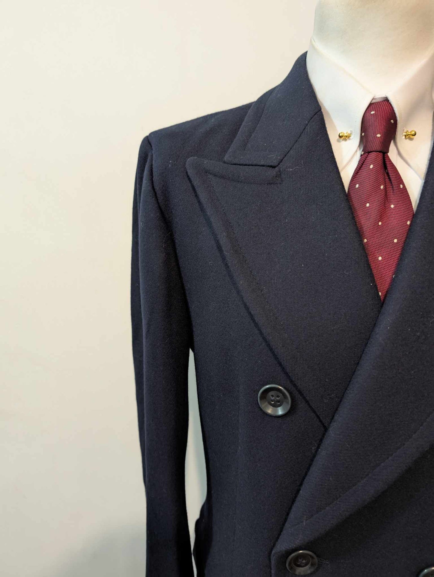 Fantastique manteau croisé de couleur bleu marine en laine