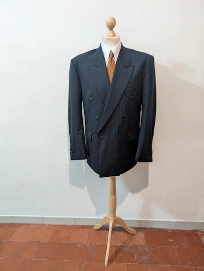 Cooler, zweireihiger, gestreifter Wollanzug