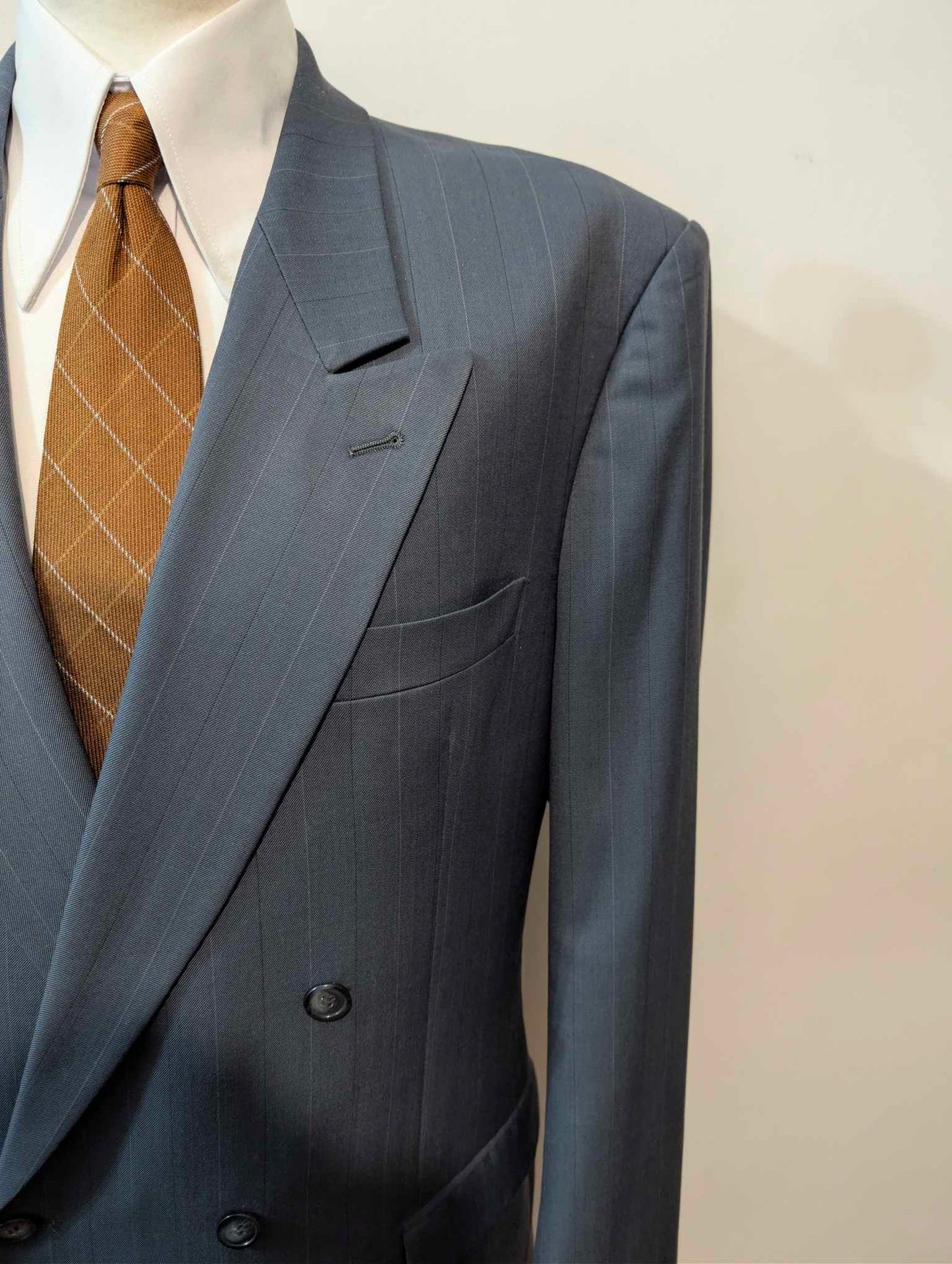 Unglaublicher Nadelstreifen-Zweireiher aus Wolle