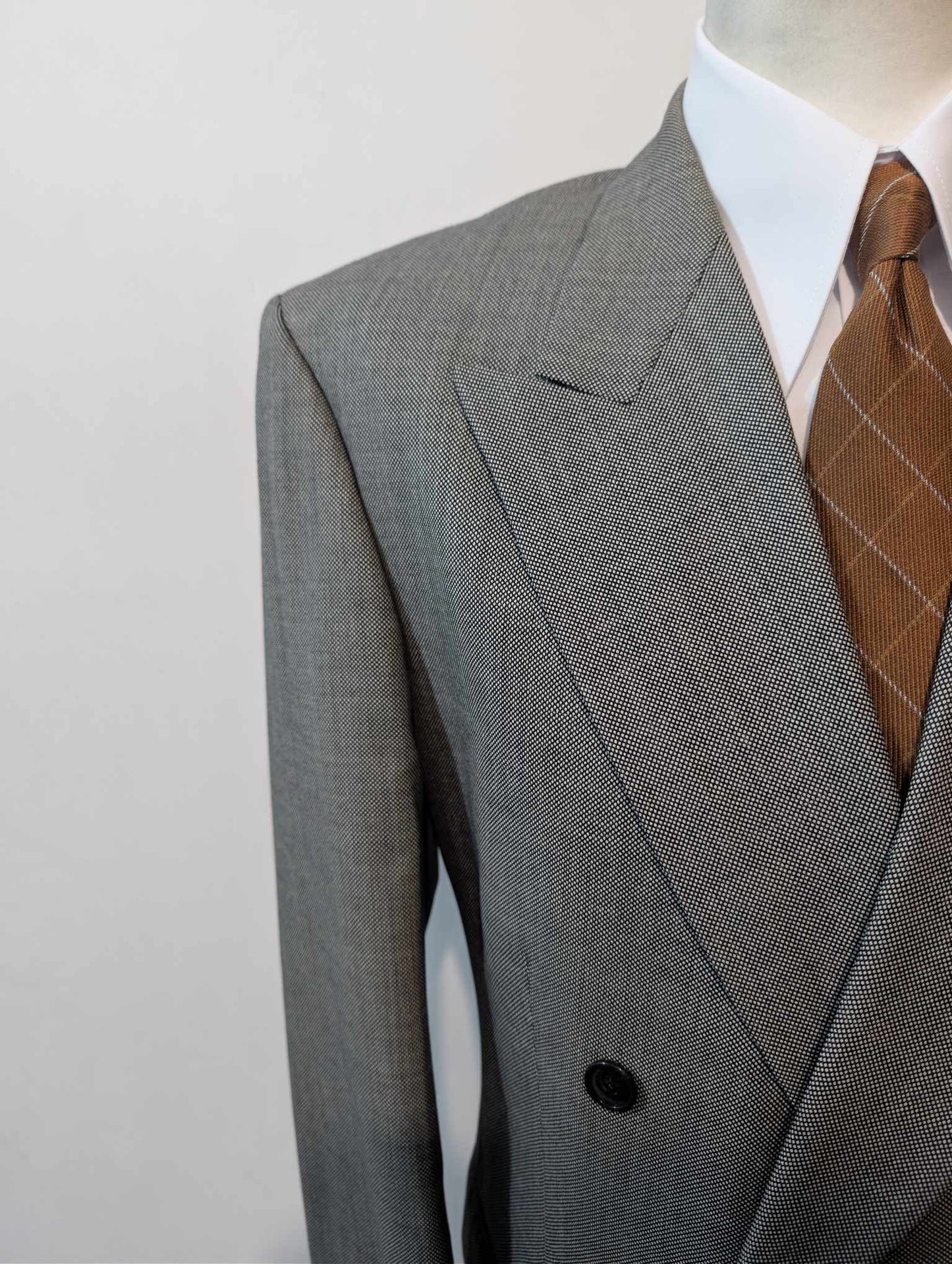 Élégant costume croisé en laine