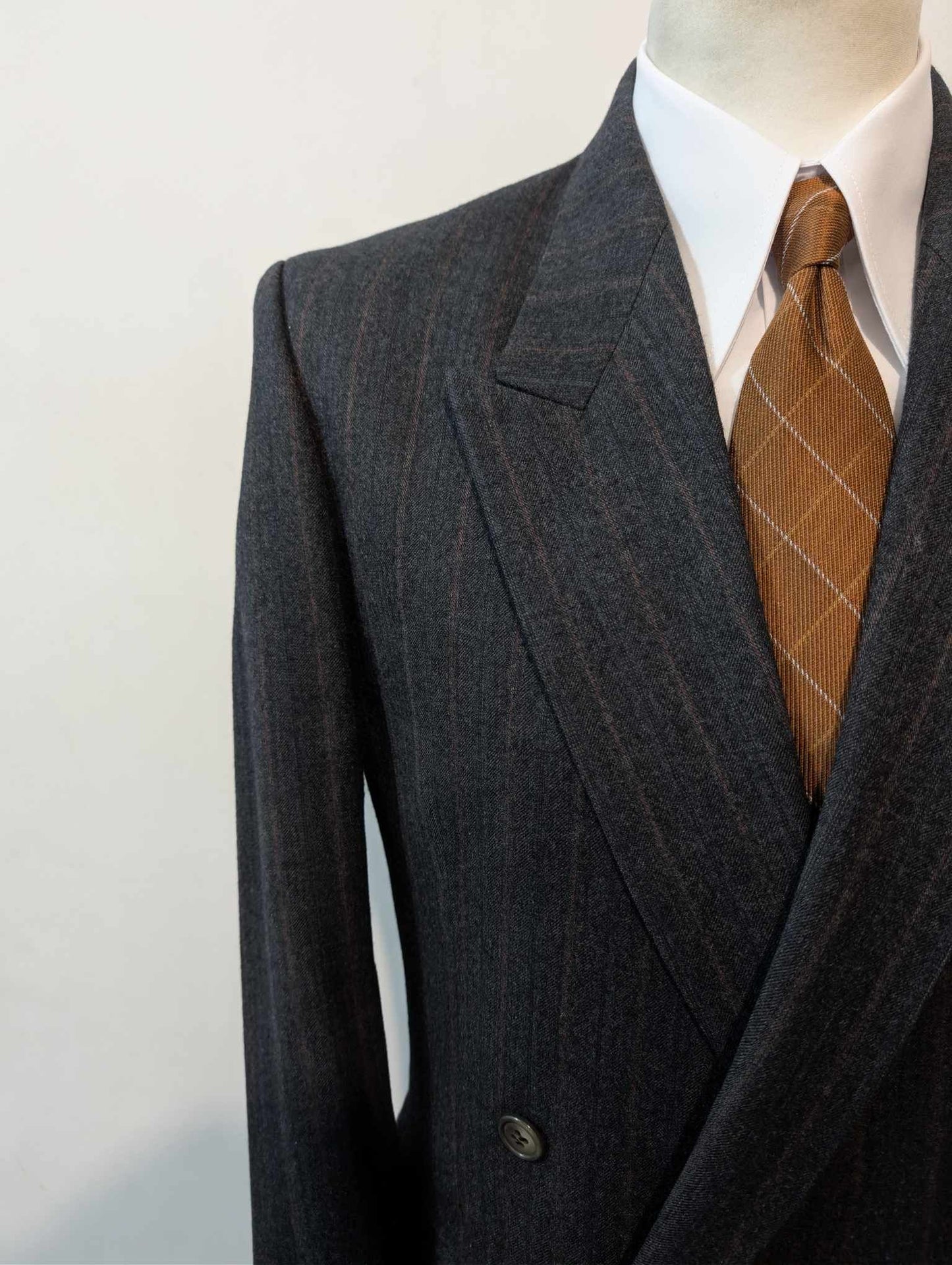 Méchant costume croisé chalkstripe en flanelle de laine