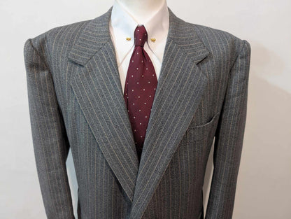 Gigantesque costume pinstripe bespoke