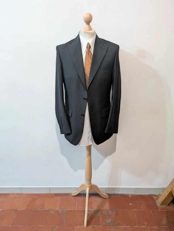 Gentil costume noir en laine