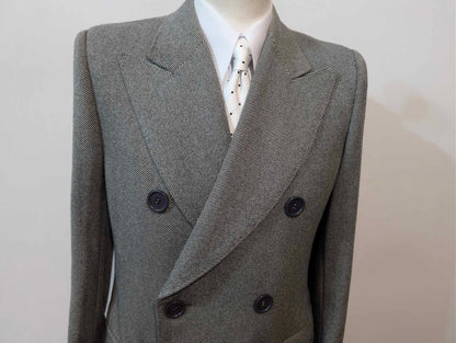 Schöner grauer Zweireihermantel aus Wolle