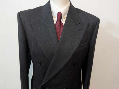 Majestueux costume croisé de couleurs gris en laine