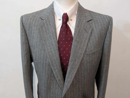Gentille costume pinstripe en tweed