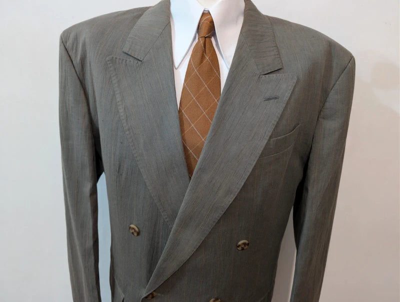 Élégant costume croisé en coton